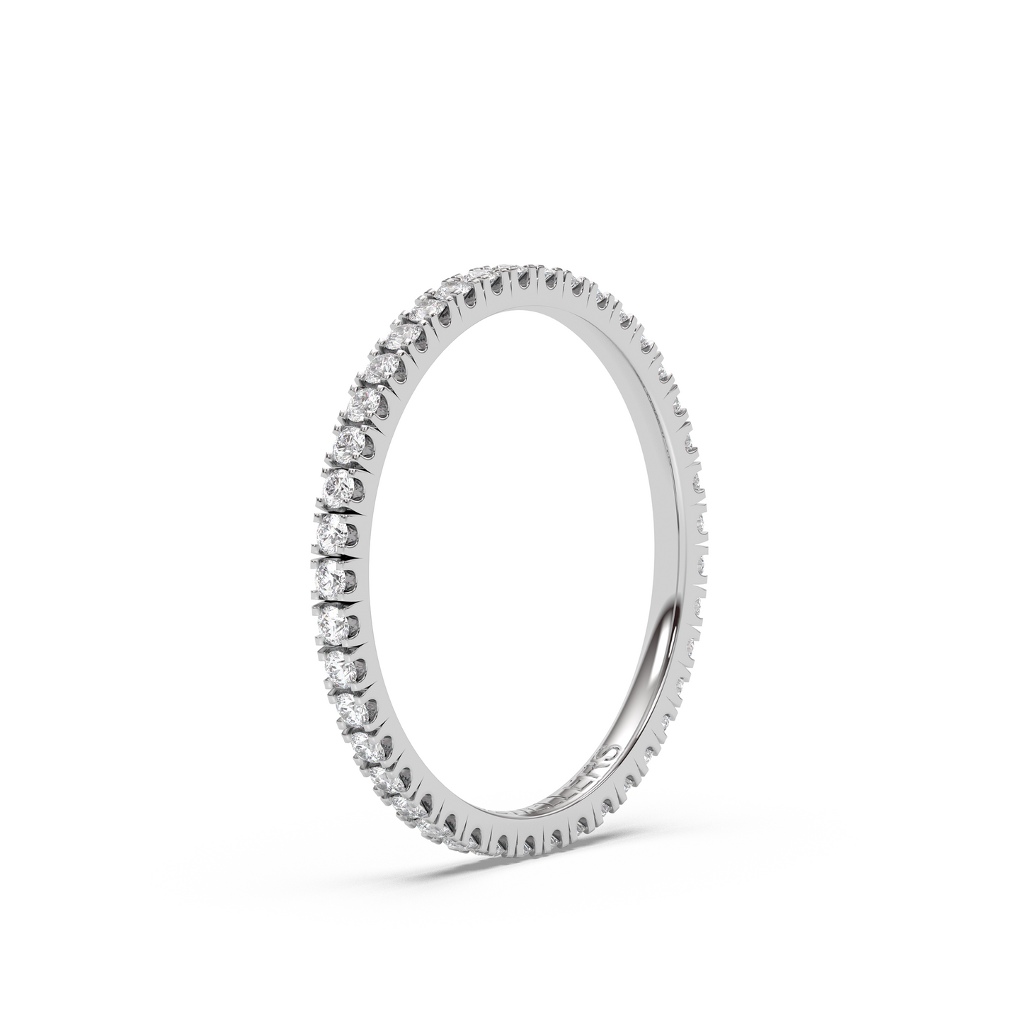 Helalliansring med diamanter – i vitguld och platina, elegant och tidlös design